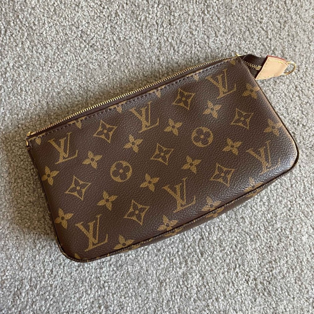 100% Authentic Louis Vuitton Pochette Accessoires M40712 *receipt included*